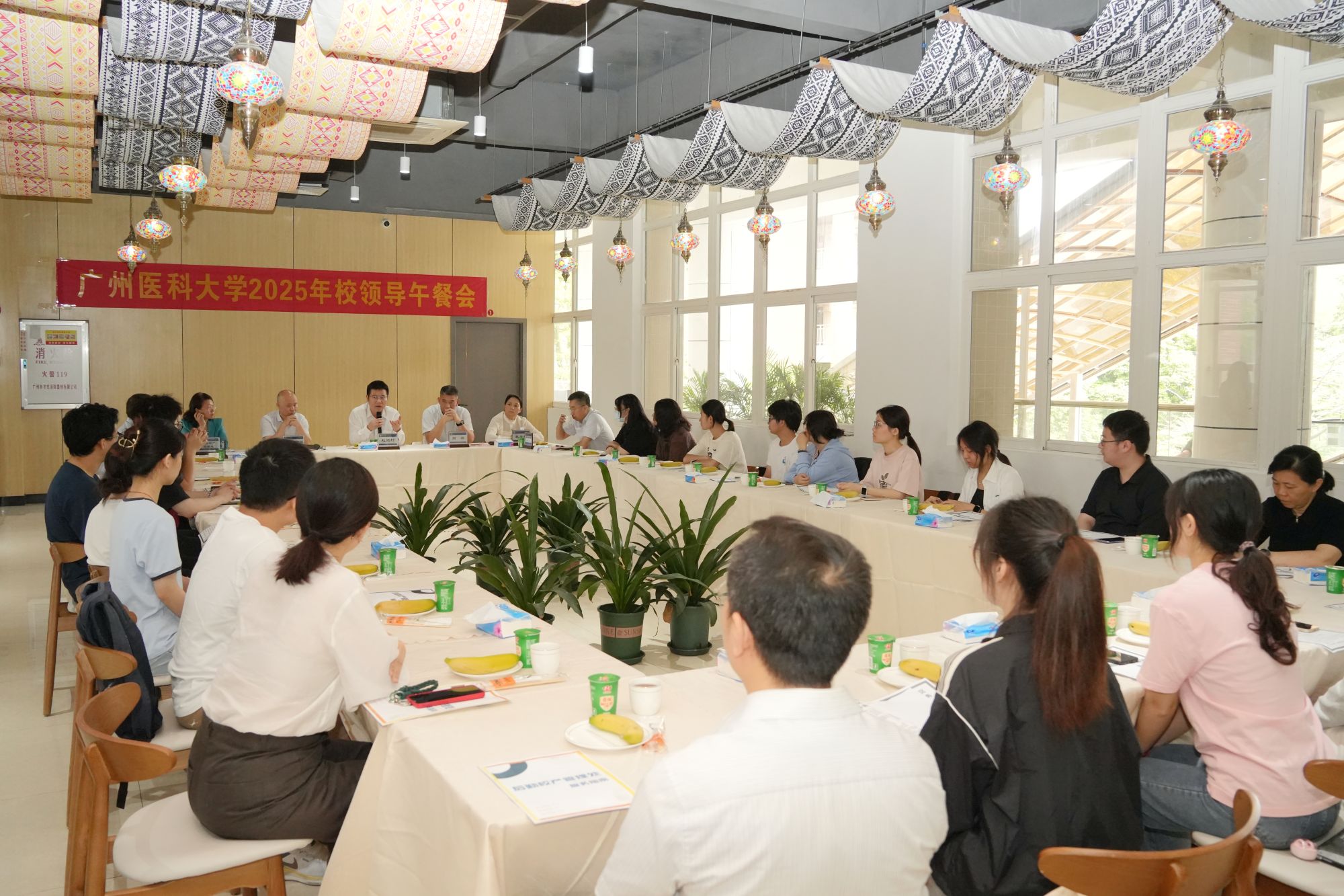  学校召开2025年春季学期“校领导午餐会”